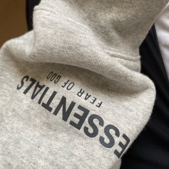 ESSENTIALS FEAR OF GOD HODDIE GREY - Picture 2 of 4